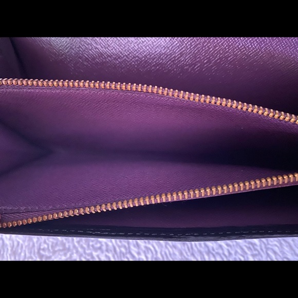 AUTHENTIC LOUIS VUITTON EPI BLACK LONG WALLET - Picture 7 of 10